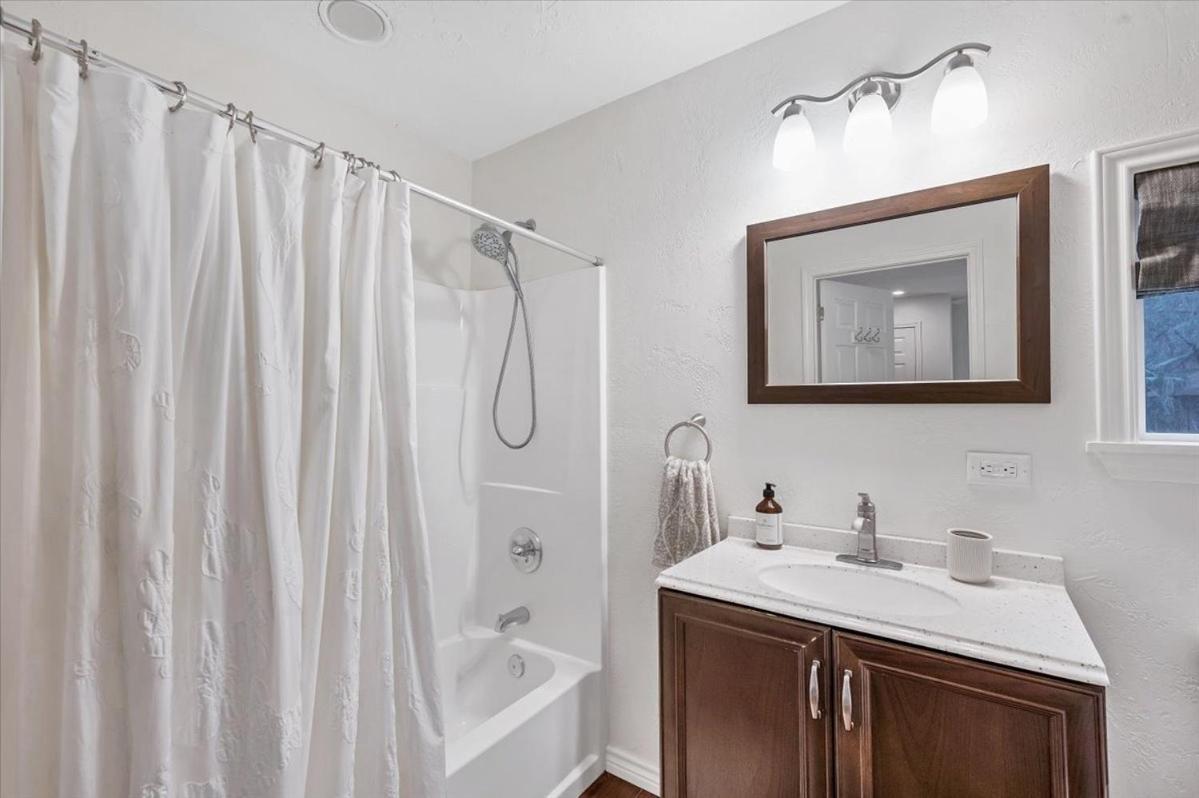 Relaxing Alpaca Ranch Mins From Downtown Wimberley Villa Ngoại thất bức ảnh